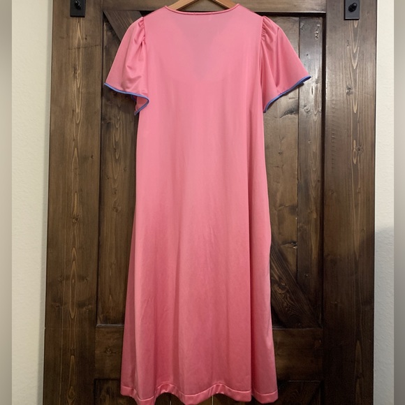 Vintage Vanity Fair nightgown - Picture 2 of 4